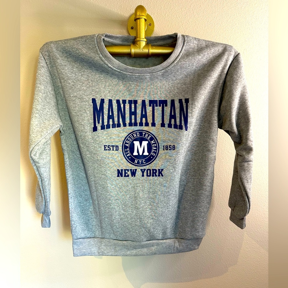 NWOT Women’s sweatshirt kangaroo pockets hoodie small Brooklyn NYK buttery soft